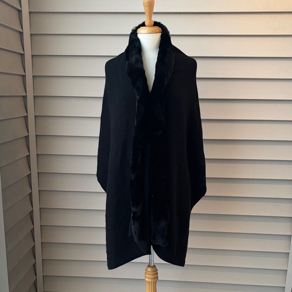 Kinross Black Cashmere Ribbed Shawl with Rabbit Fur Trim